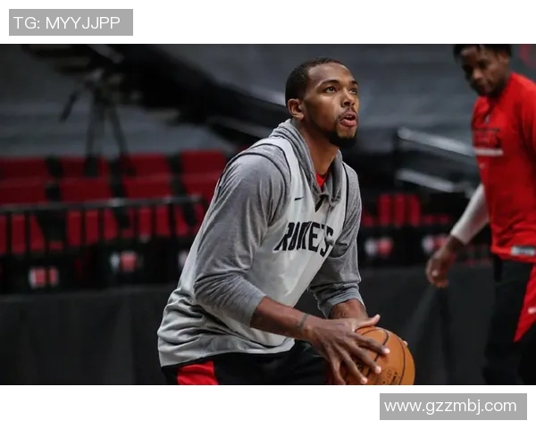 莱夫利传球失误 布朗连续变向暴扣得手